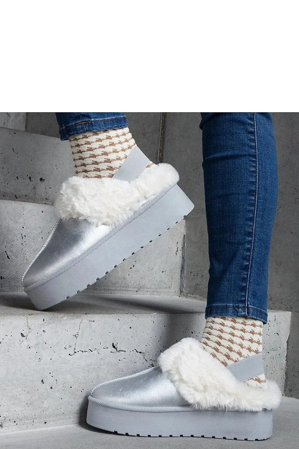 Silver platform snow boots adorned with fur