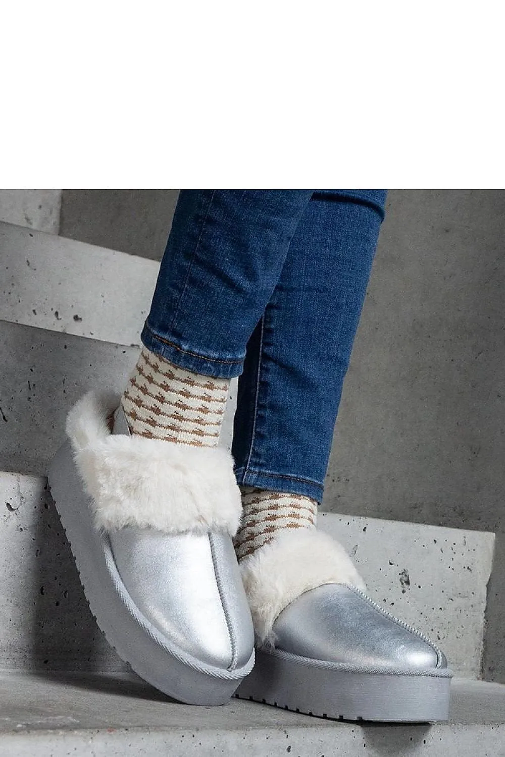 Silver platform snow boots adorned with fur